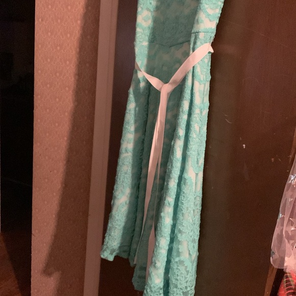 Lace dress - Picture 2 of 4